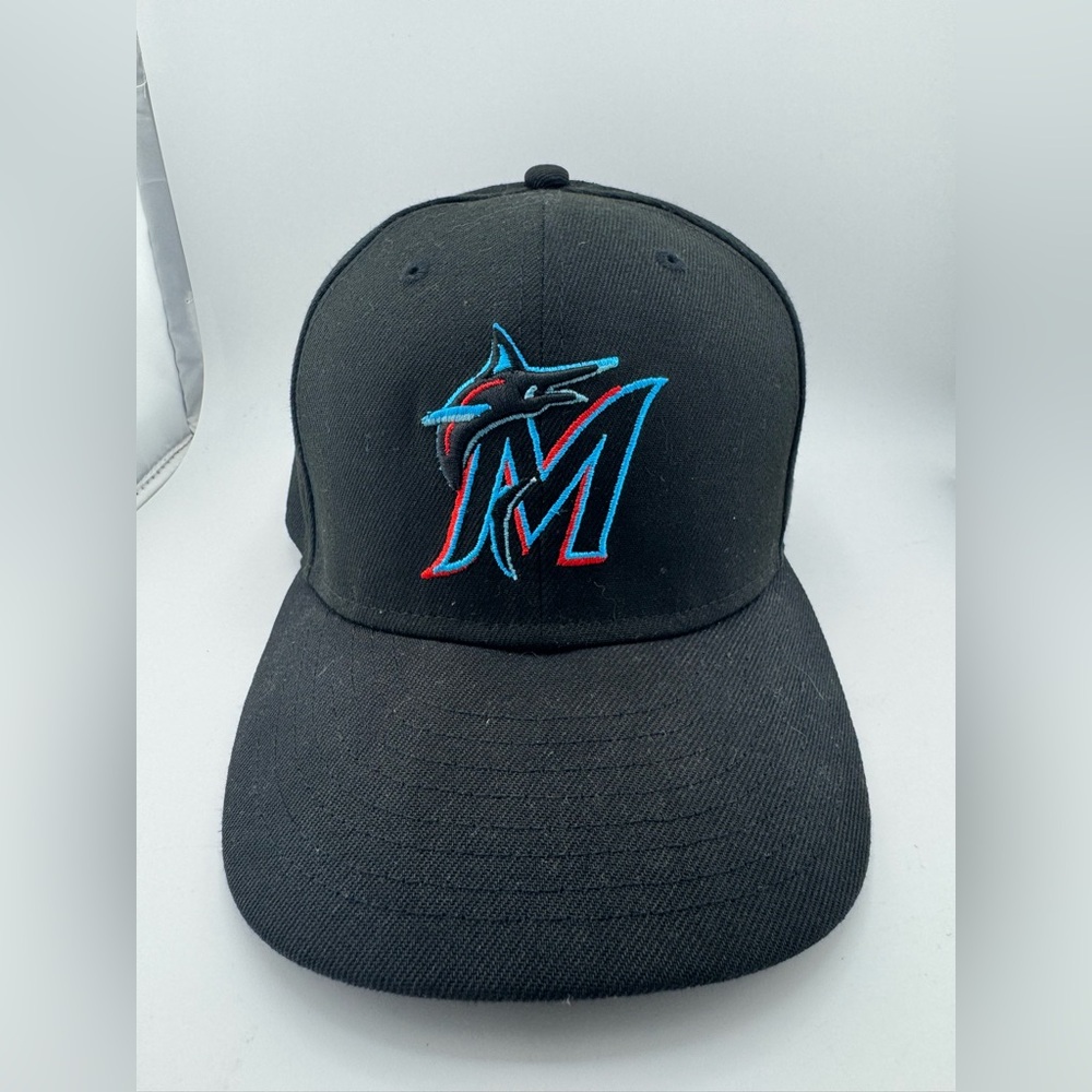 New Era Black Miami Marlins Baseball‎ Cap Size 7 1/8